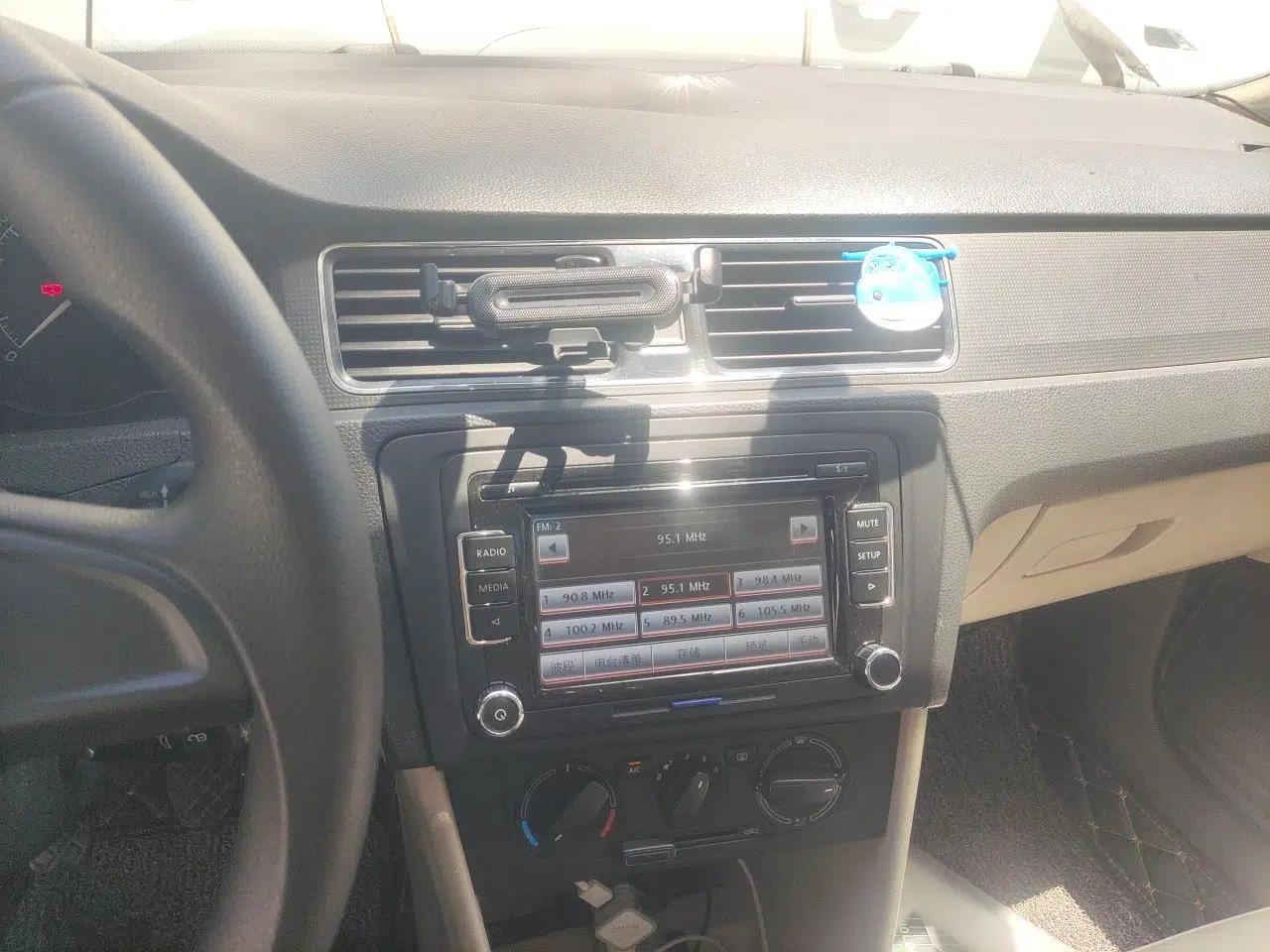 Skoda Rapid 2013 1.6L Manual Smart Selection Model — миниатюра 13