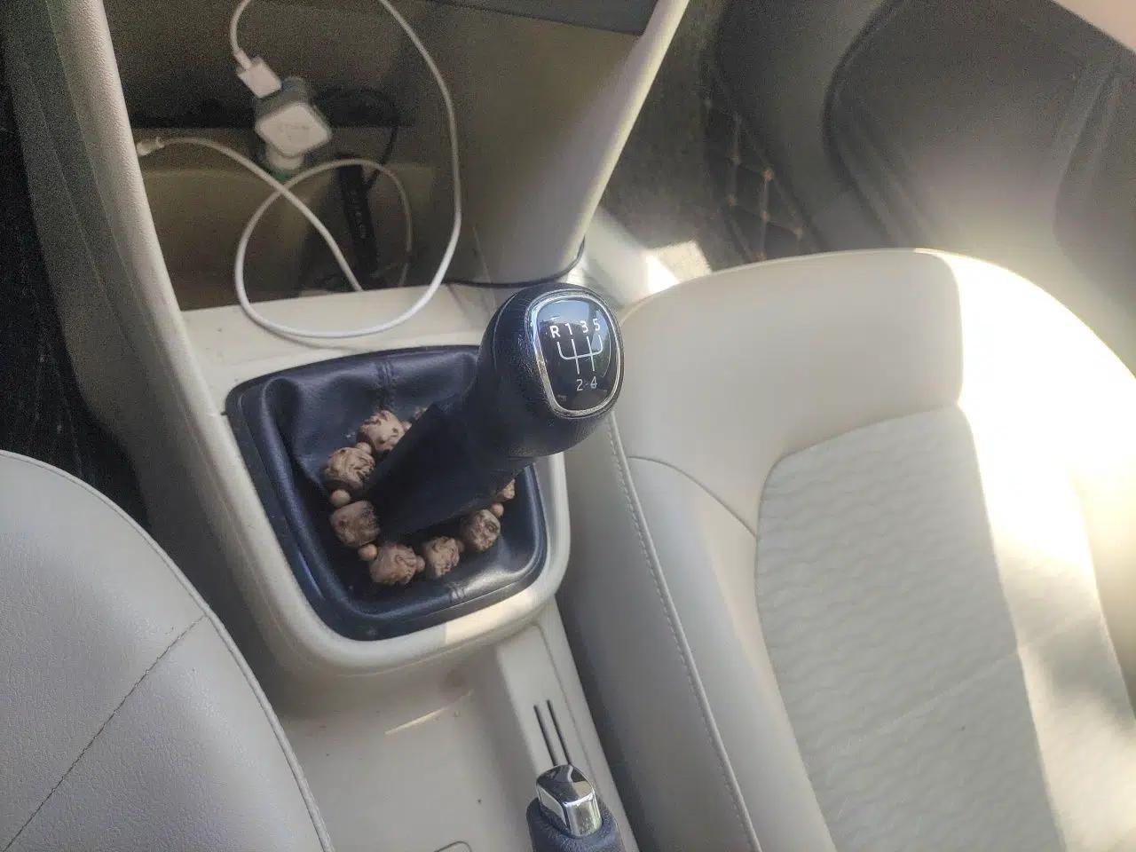 Skoda Rapid 2013 1.6L Manual Smart Selection Model — миниатюра 14