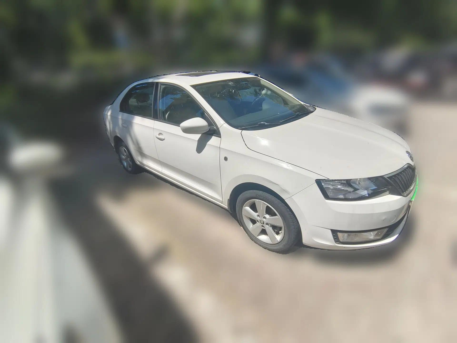 Skoda Rapid 2013 1.6L Manual Smart Selection Model — миниатюра 3
