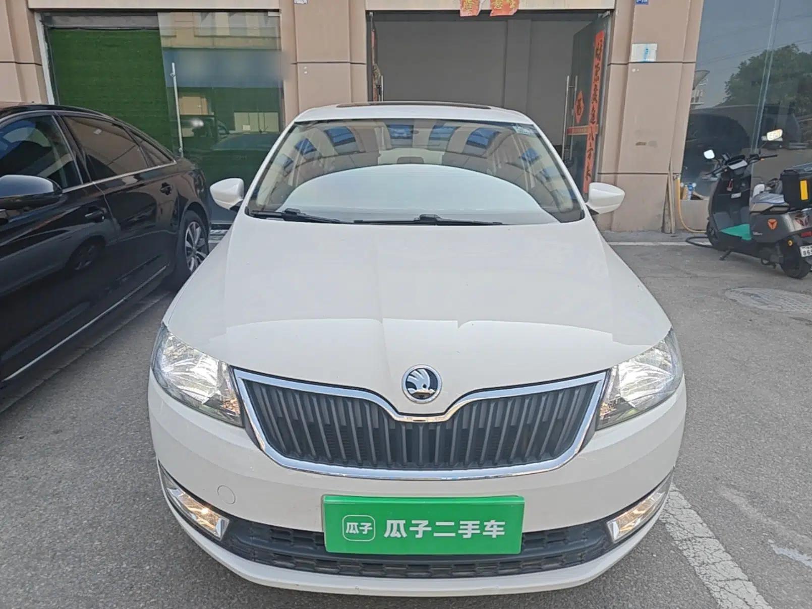 Skoda Rapid 2015 1.6L Automatic Smart Selection Model — миниатюра 2