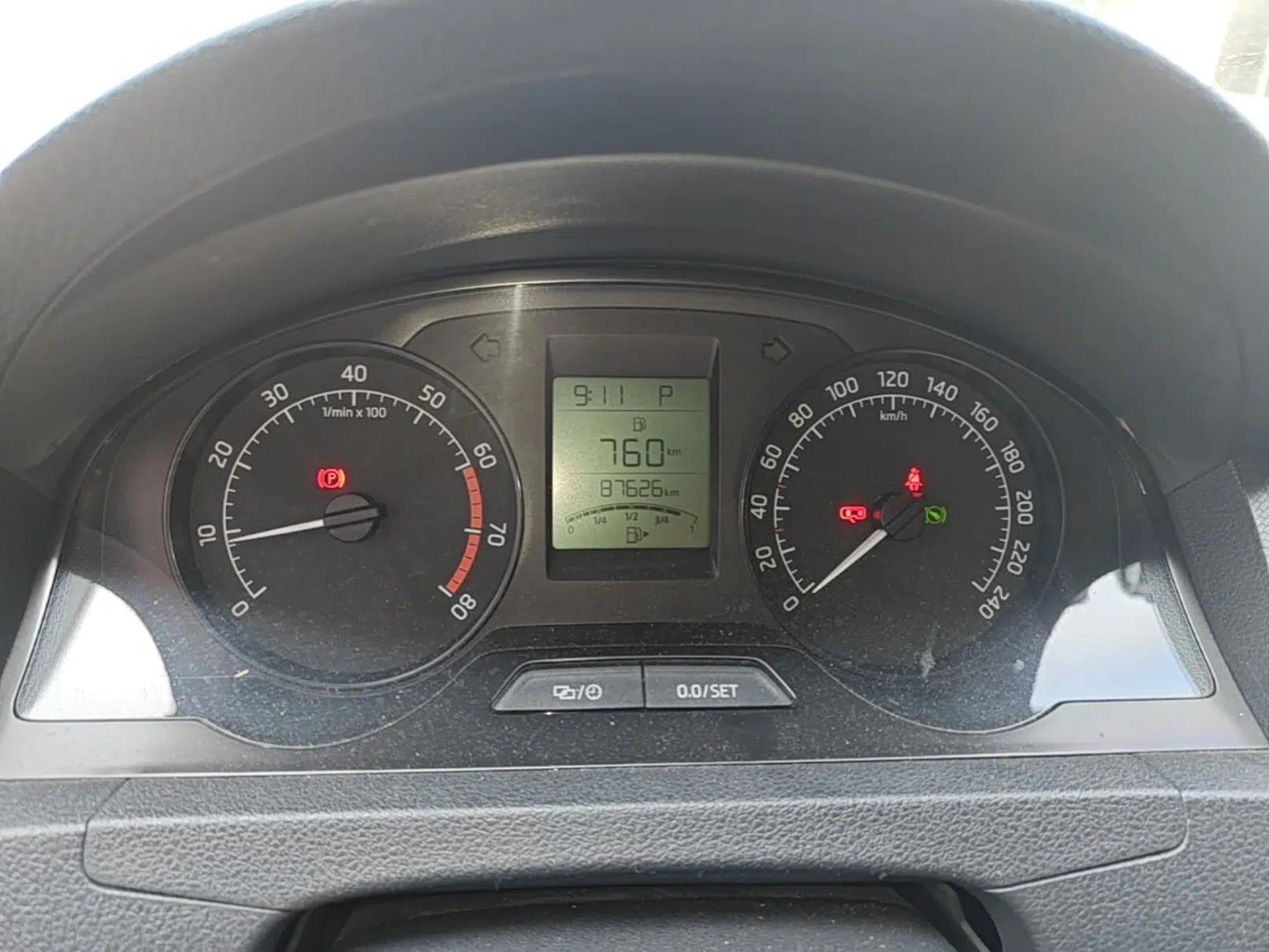 Skoda Rapid 2015 1.6L Automatic Smart Selection Model — миниатюра 14