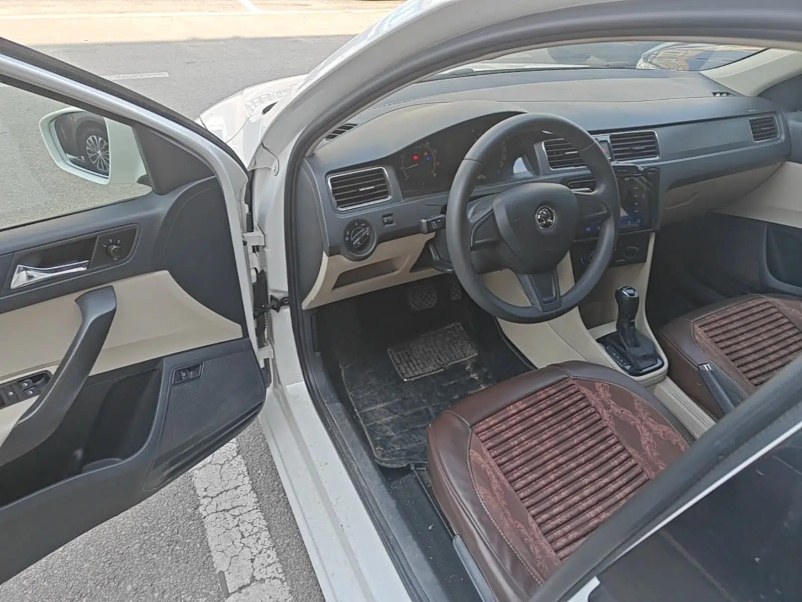 Skoda Rapid 2015 1.6L Automatic Smart Selection Model — миниатюра 18