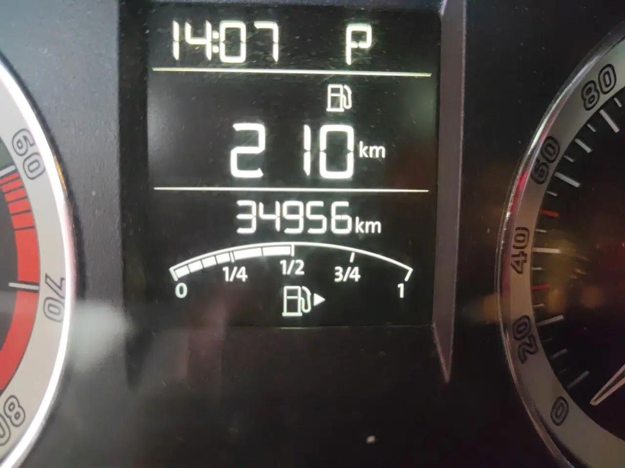 Skoda Rapid 2018 1.6L Automatic Comfort Edition — миниатюра 12