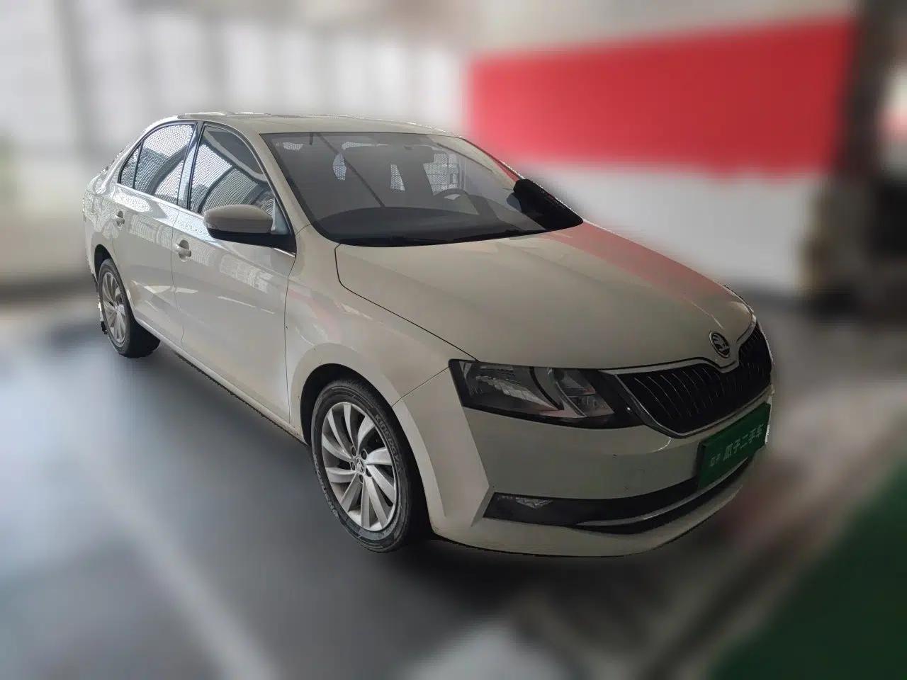 Skoda Rapid 2018 1.6L Automatic Comfort Edition — миниатюра 3