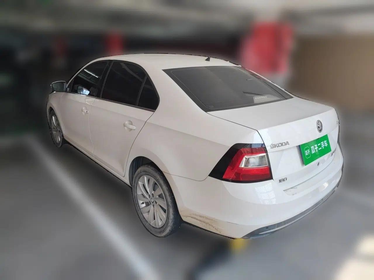 Skoda Rapid 2018 1.6L Automatic Comfort Edition — миниатюра 4