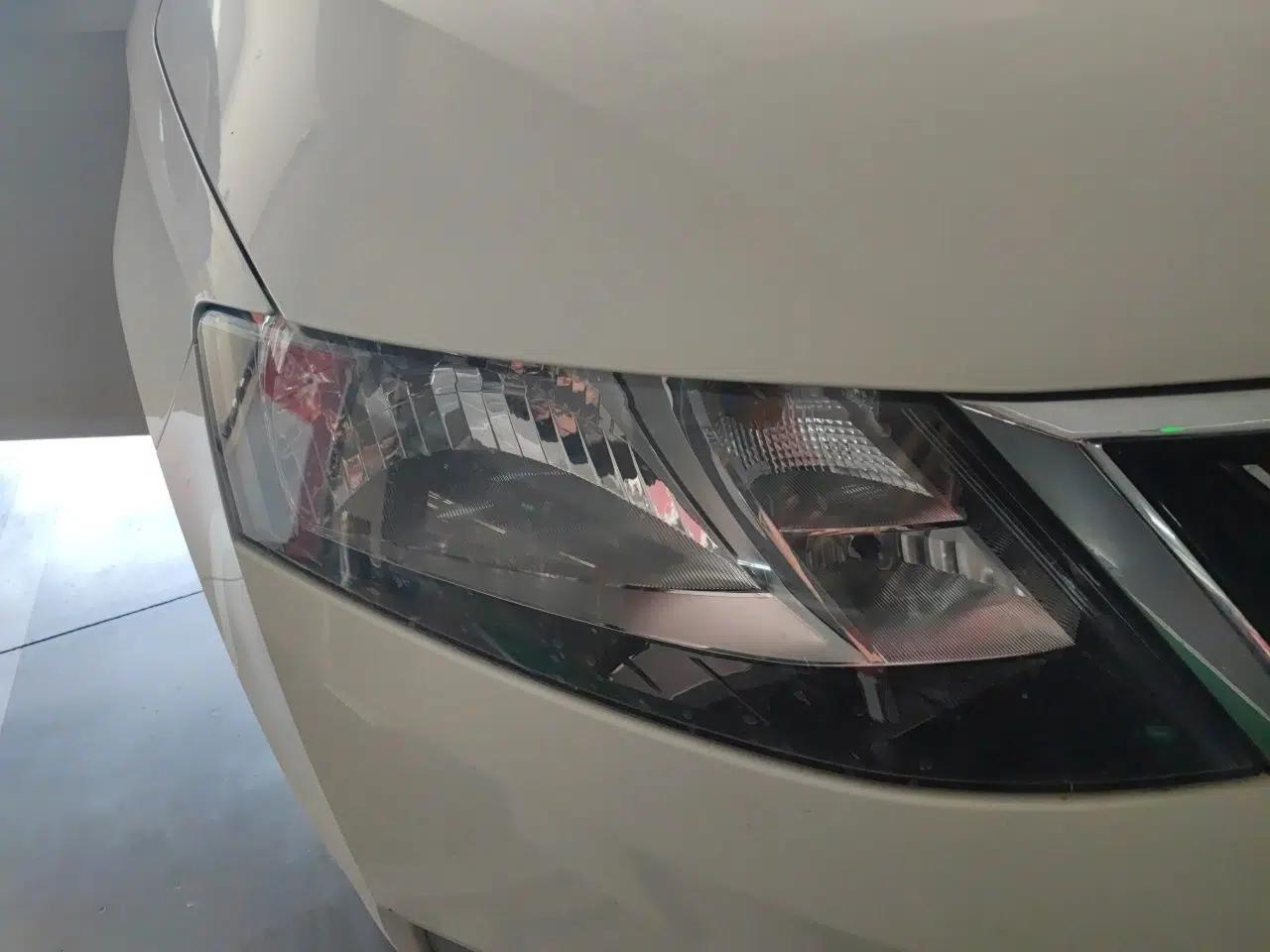 Skoda Rapid 2018 1.6L Automatic Comfort Edition — миниатюра 7