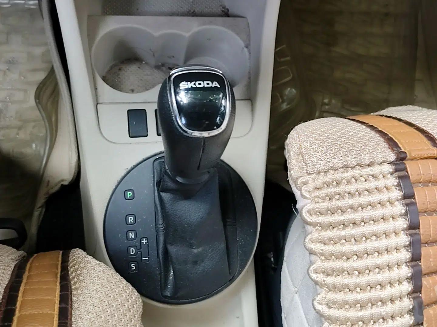 Skoda Fabia 2014 1.4L Automatic Crystal Edition — миниатюра 16