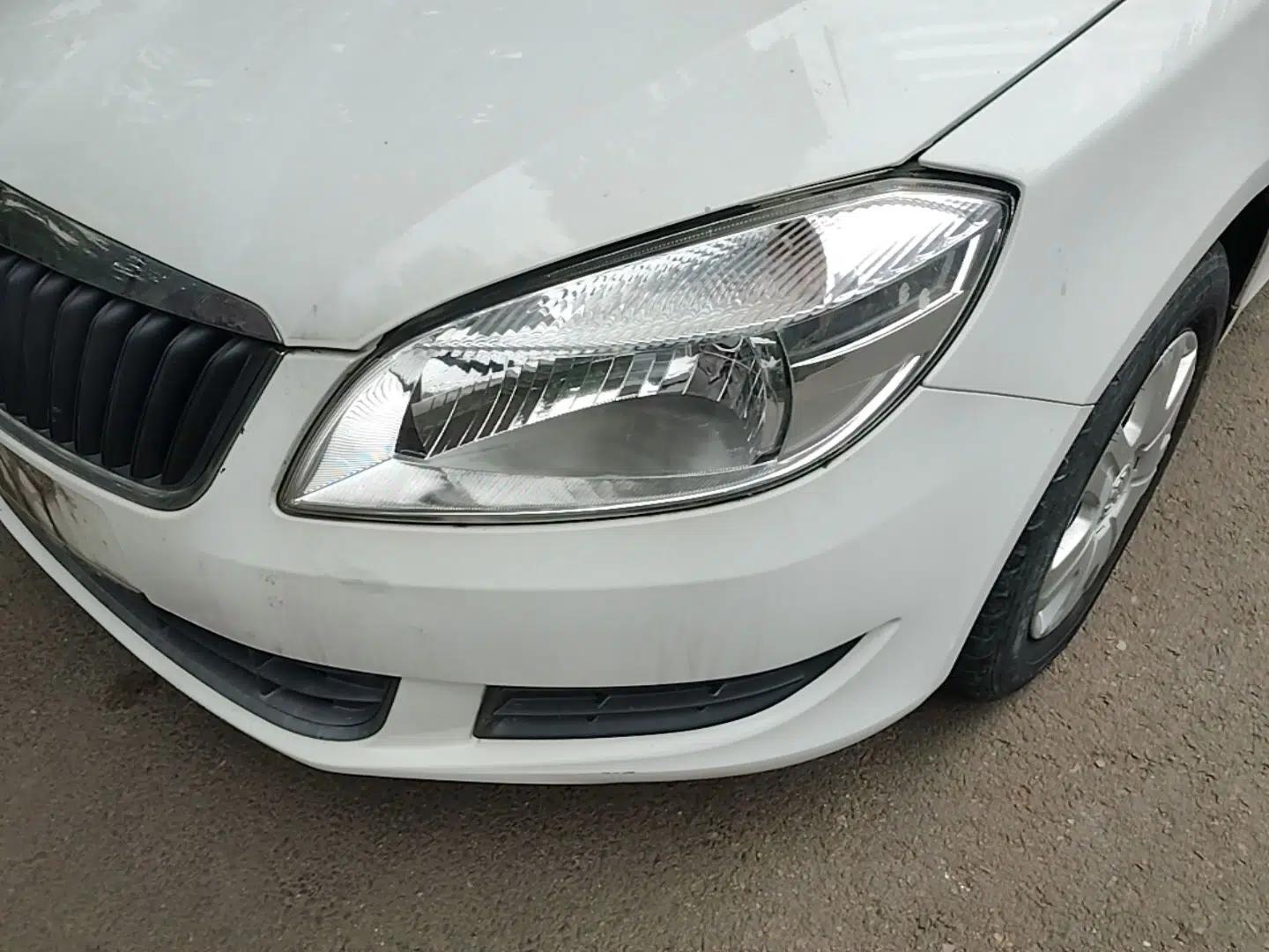 Skoda Fabia 2014 1.4L Automatic Crystal Edition — миниатюра 8