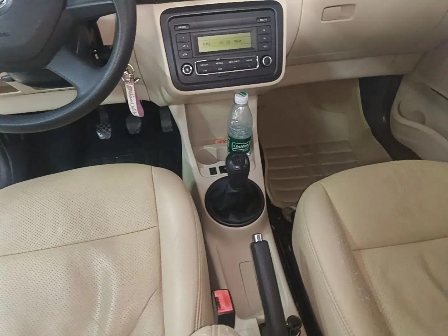 Skoda Fabia 2014 1.4L Manual Crystal Edition — миниатюра 16