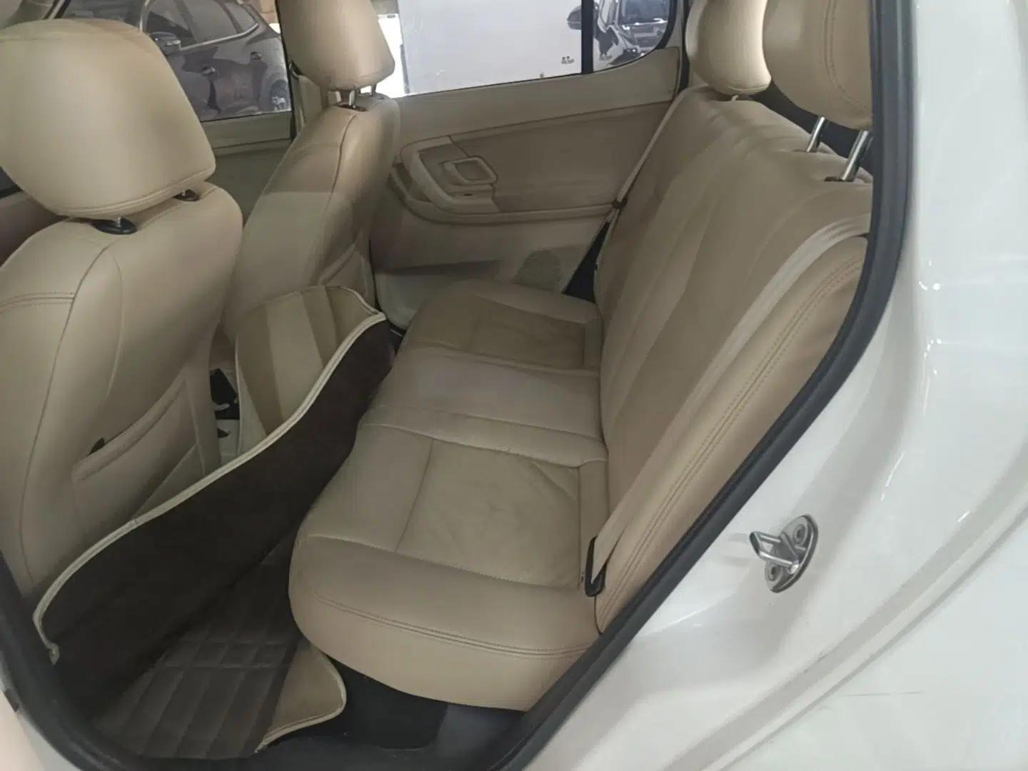Skoda Fabia 2014 1.4L Manual Crystal Edition — миниатюра 20