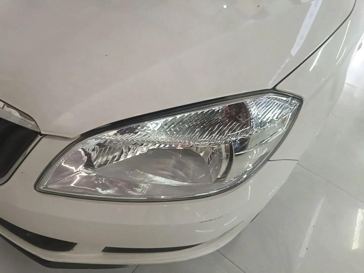 Skoda Fabia 2014 1.4L Manual Crystal Edition — миниатюра 8