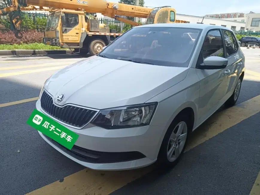 Skoda Fabia 2016 1.4L Automatic Car Enjoy Edition — миниатюра 1