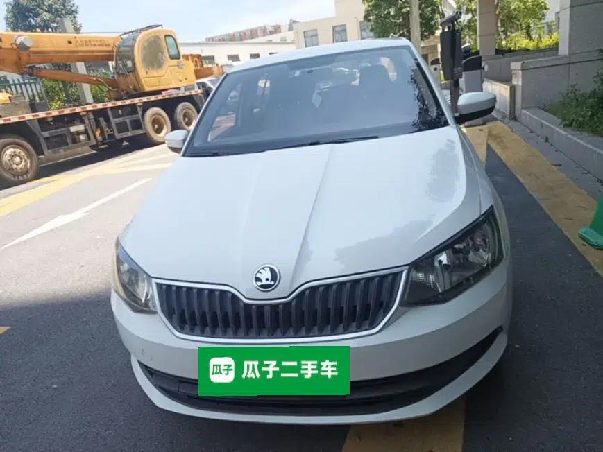 Skoda Fabia 2016 1.4L Automatic Car Enjoy Edition — миниатюра 2