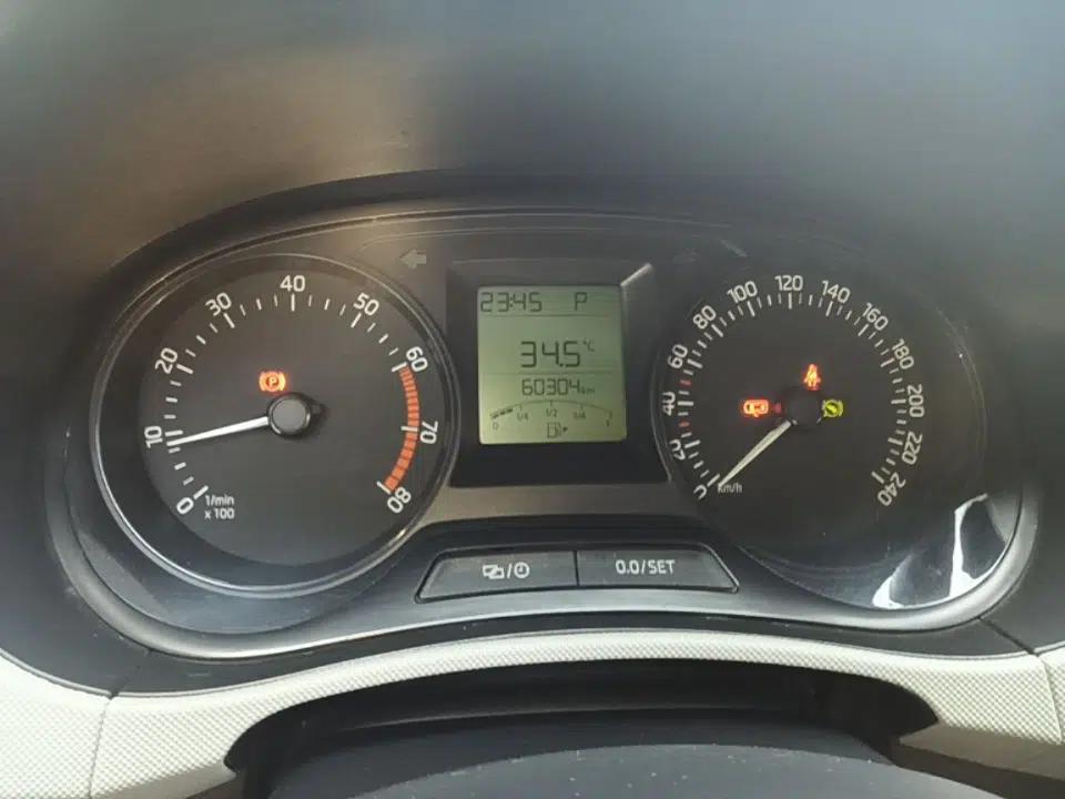 Skoda Fabia 2016 1.4L Automatic Car Enjoy Edition — миниатюра 14