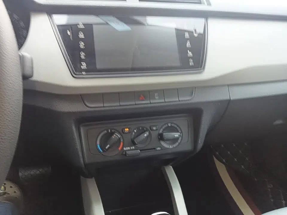 Skoda Fabia 2016 1.4L Automatic Car Enjoy Edition — миниатюра 15