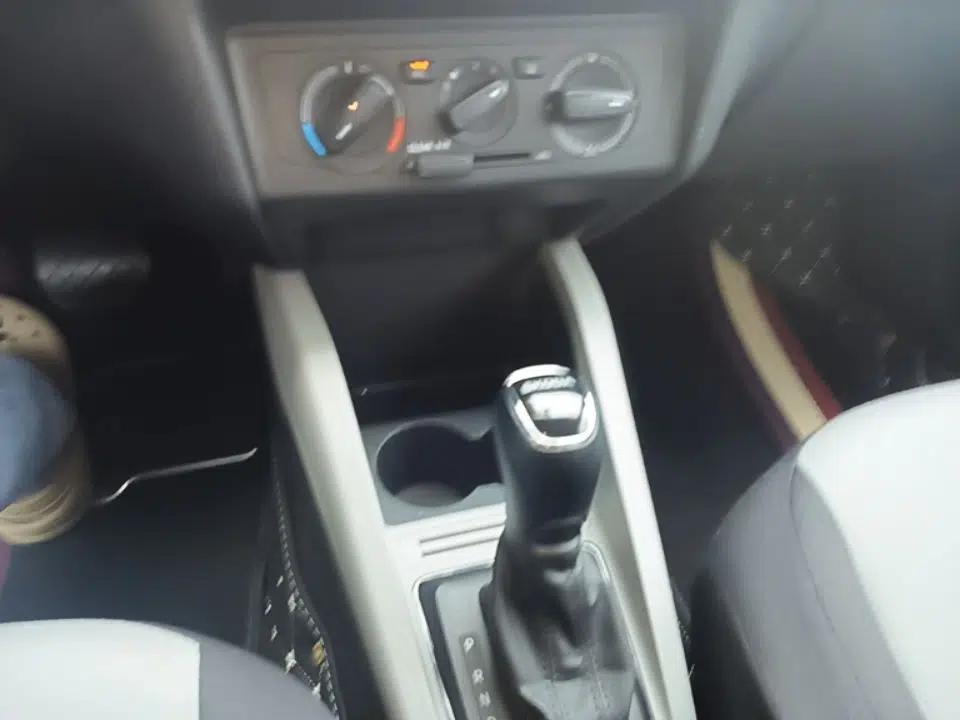 Skoda Fabia 2016 1.4L Automatic Car Enjoy Edition — миниатюра 16