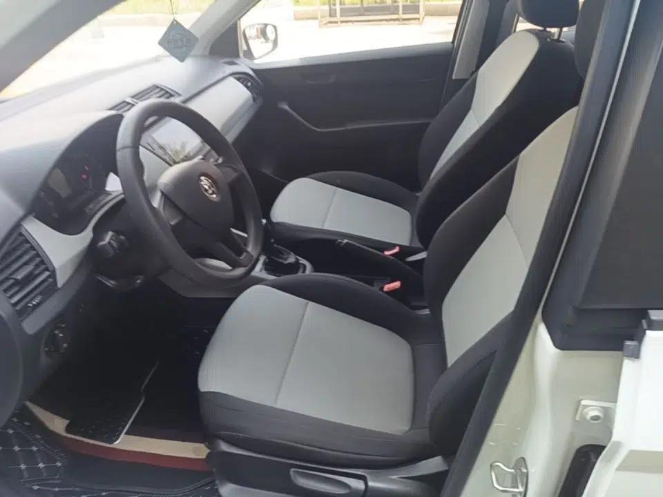 Skoda Fabia 2016 1.4L Automatic Car Enjoy Edition — миниатюра 17