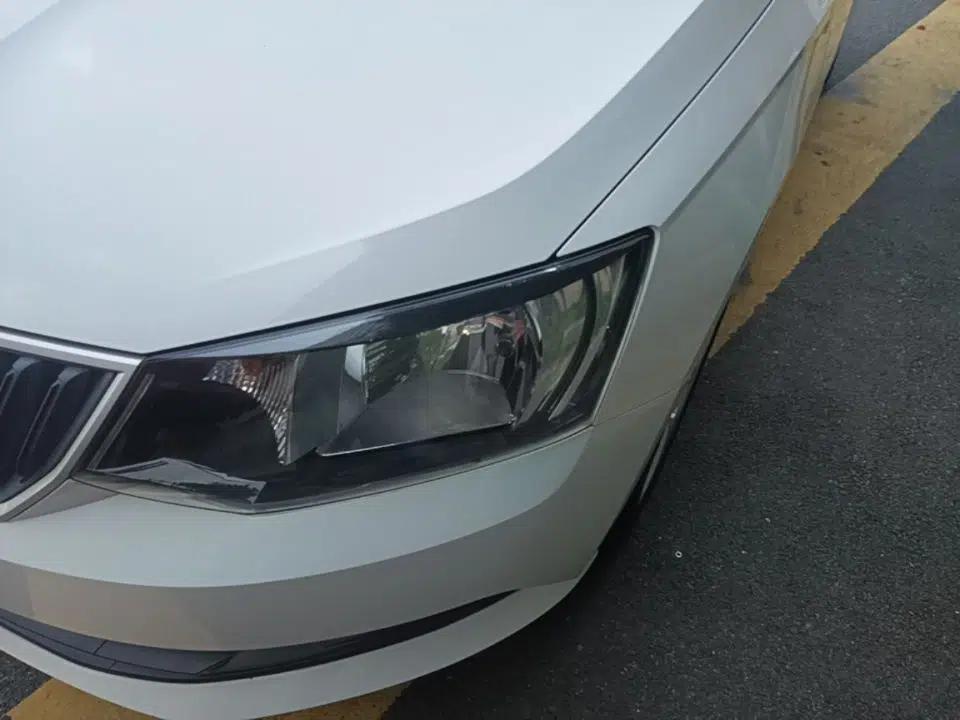 Skoda Fabia 2016 1.4L Automatic Car Enjoy Edition — миниатюра 8