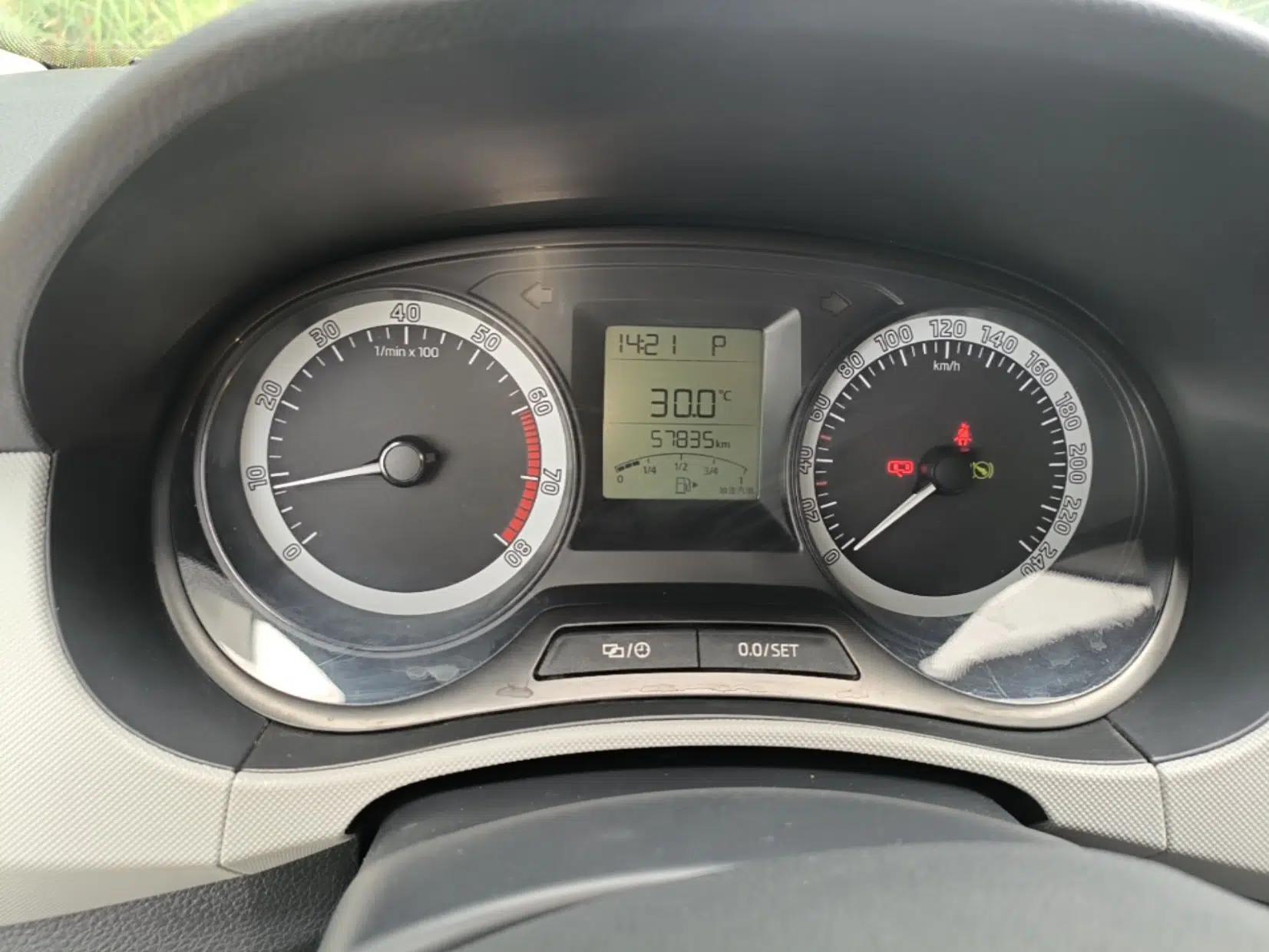 Skoda Fabia 2017 1.4L Automatic Car Enjoy Edition — миниатюра 14
