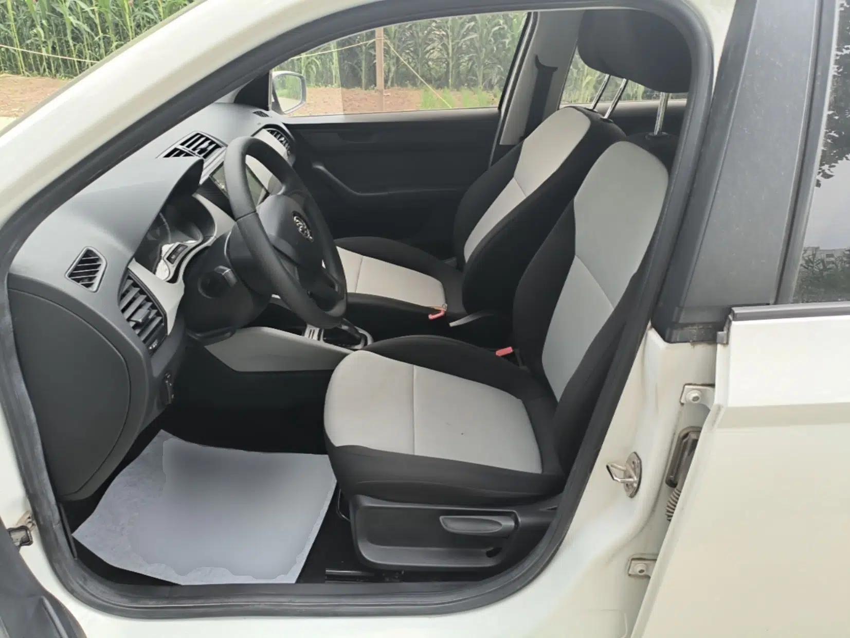 Skoda Fabia 2017 1.4L Automatic Car Enjoy Edition — миниатюра 17