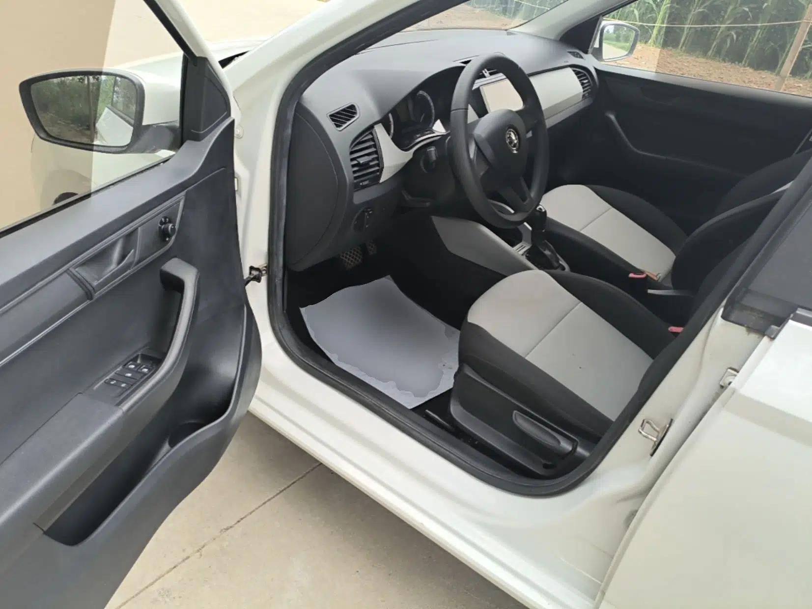 Skoda Fabia 2017 1.4L Automatic Car Enjoy Edition — миниатюра 18