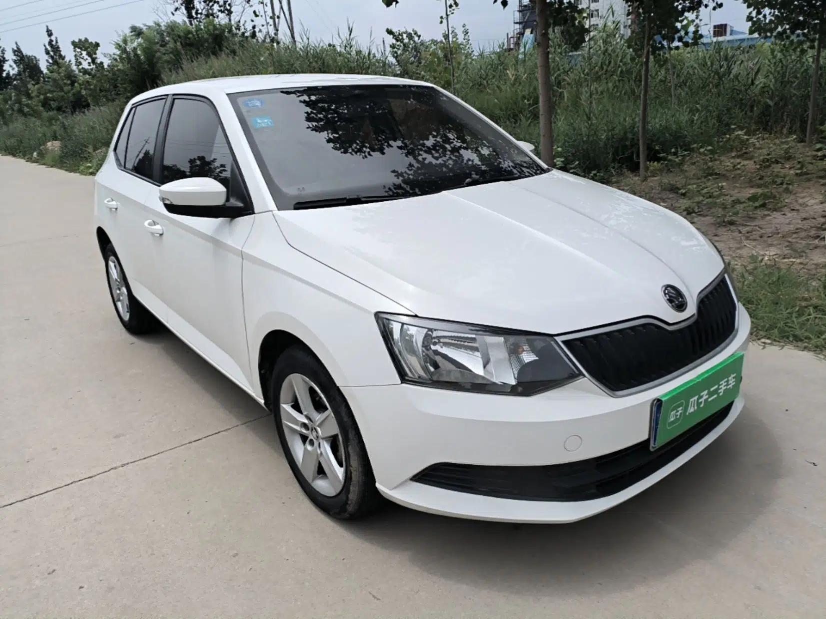 Skoda Fabia 2017 1.4L Automatic Car Enjoy Edition — миниатюра 3