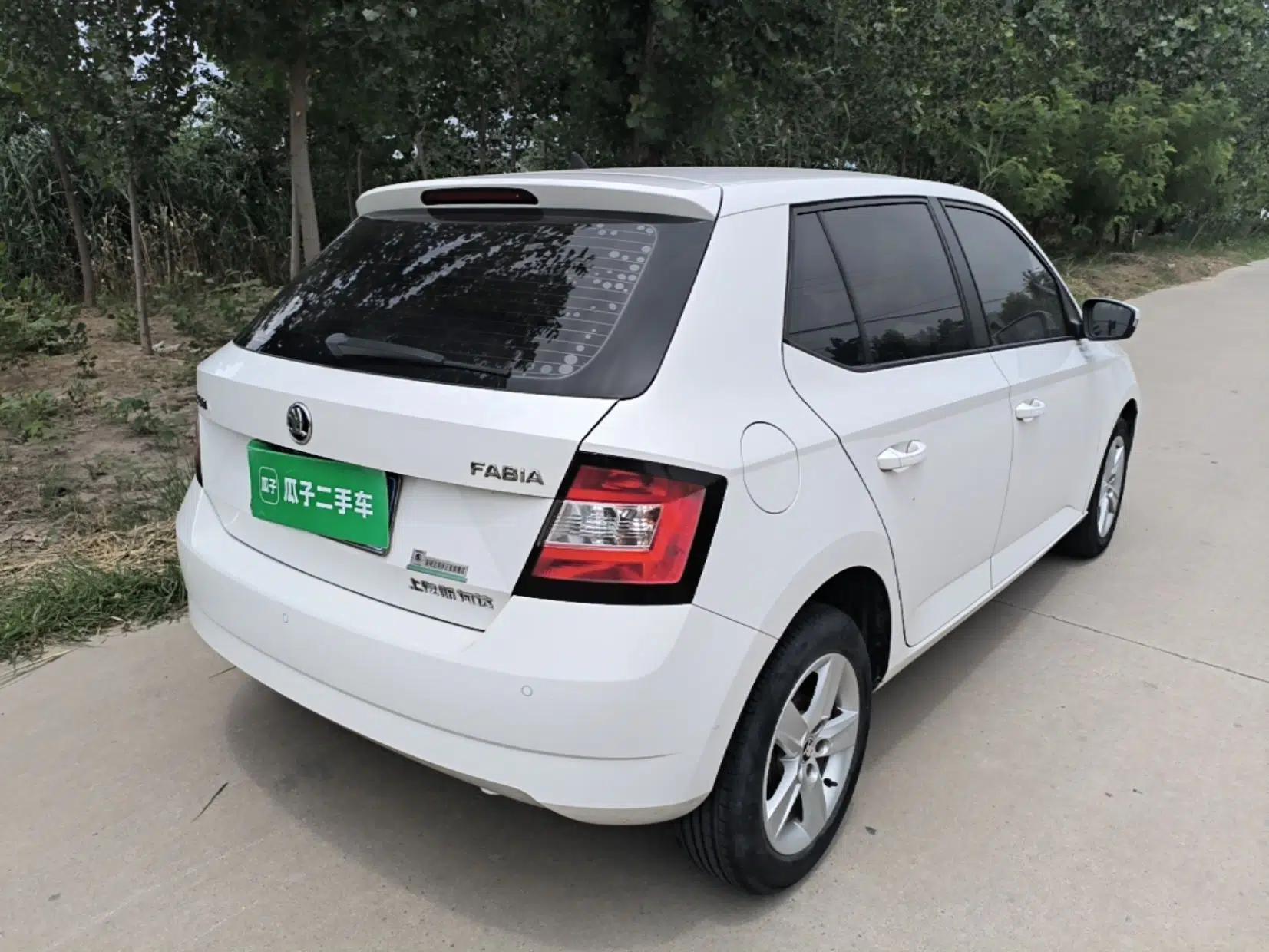 Skoda Fabia 2017 1.4L Automatic Car Enjoy Edition — миниатюра 6
