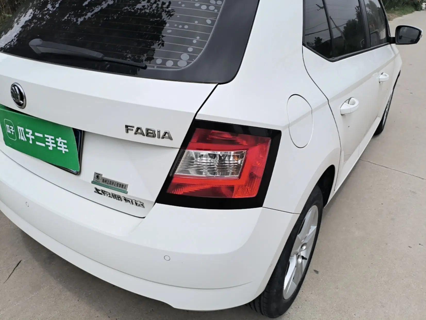 Skoda Fabia 2017 1.4L Automatic Car Enjoy Edition — миниатюра 9