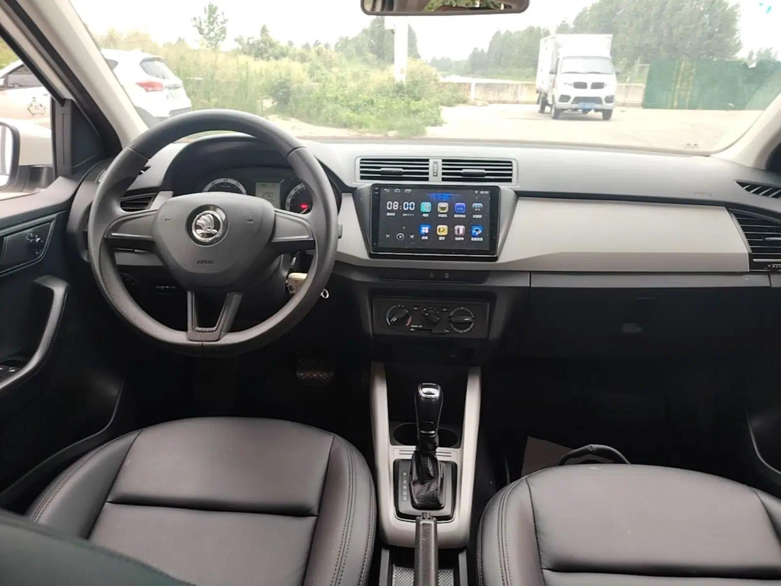 Skoda Fabia 2017 1.4L Automatic Car Enjoy Edition — миниатюра 12