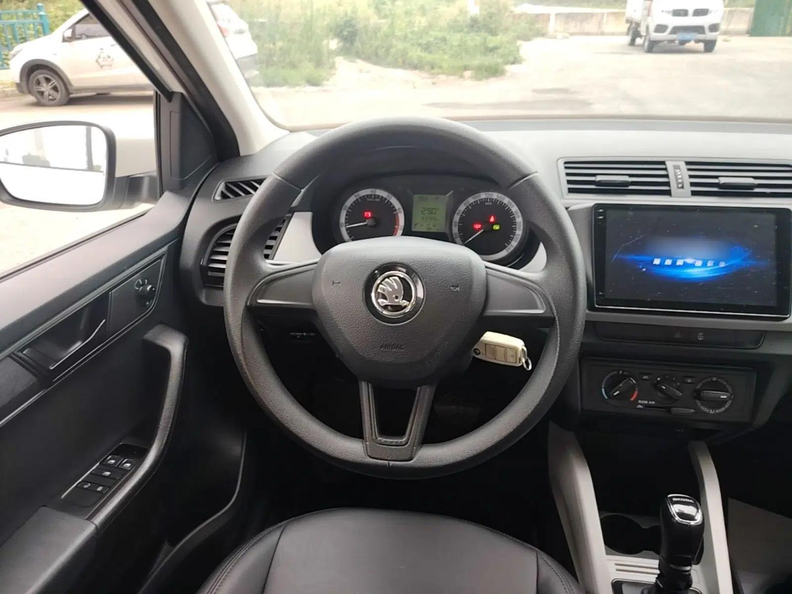 Skoda Fabia 2017 1.4L Automatic Car Enjoy Edition — миниатюра 13