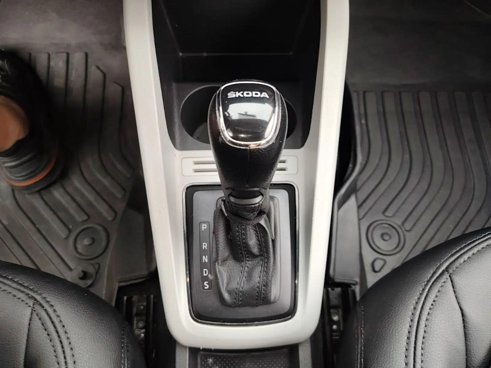Skoda Fabia 2017 1.4L Automatic Car Enjoy Edition — миниатюра 16