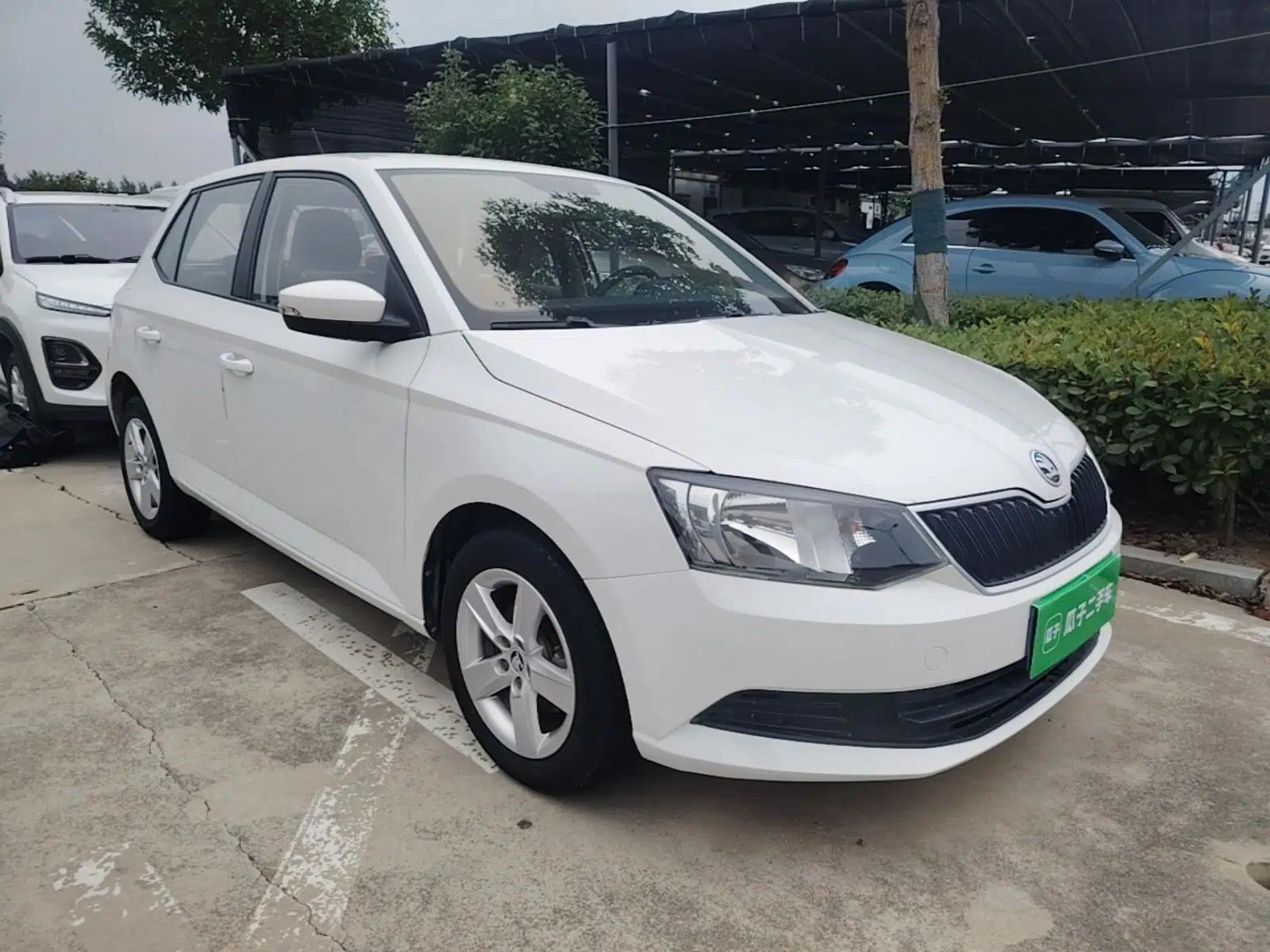 Skoda Fabia 2017 1.4L Automatic Car Enjoy Edition — миниатюра 3
