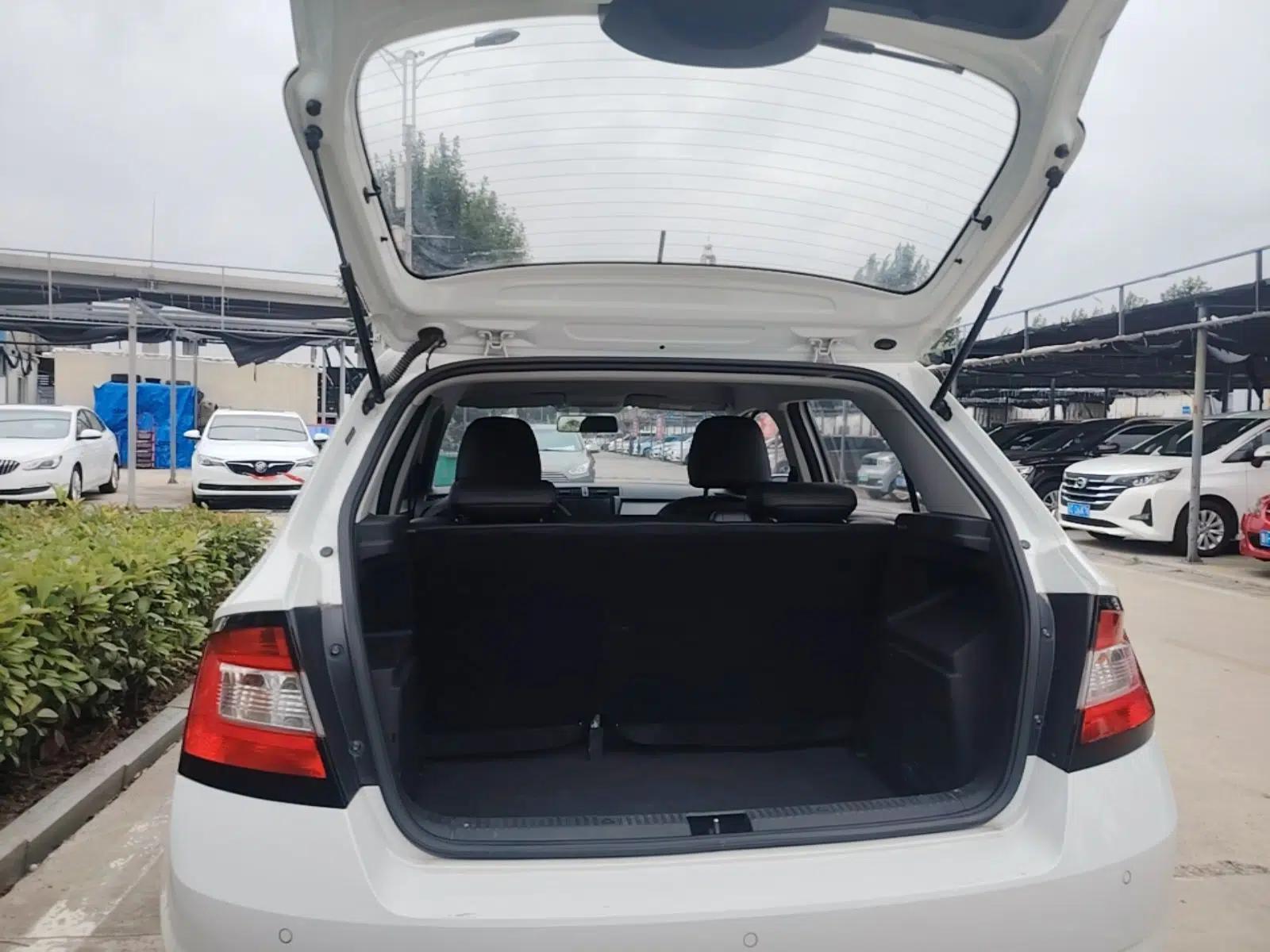 Skoda Fabia 2017 1.4L Automatic Car Enjoy Edition — миниатюра 22