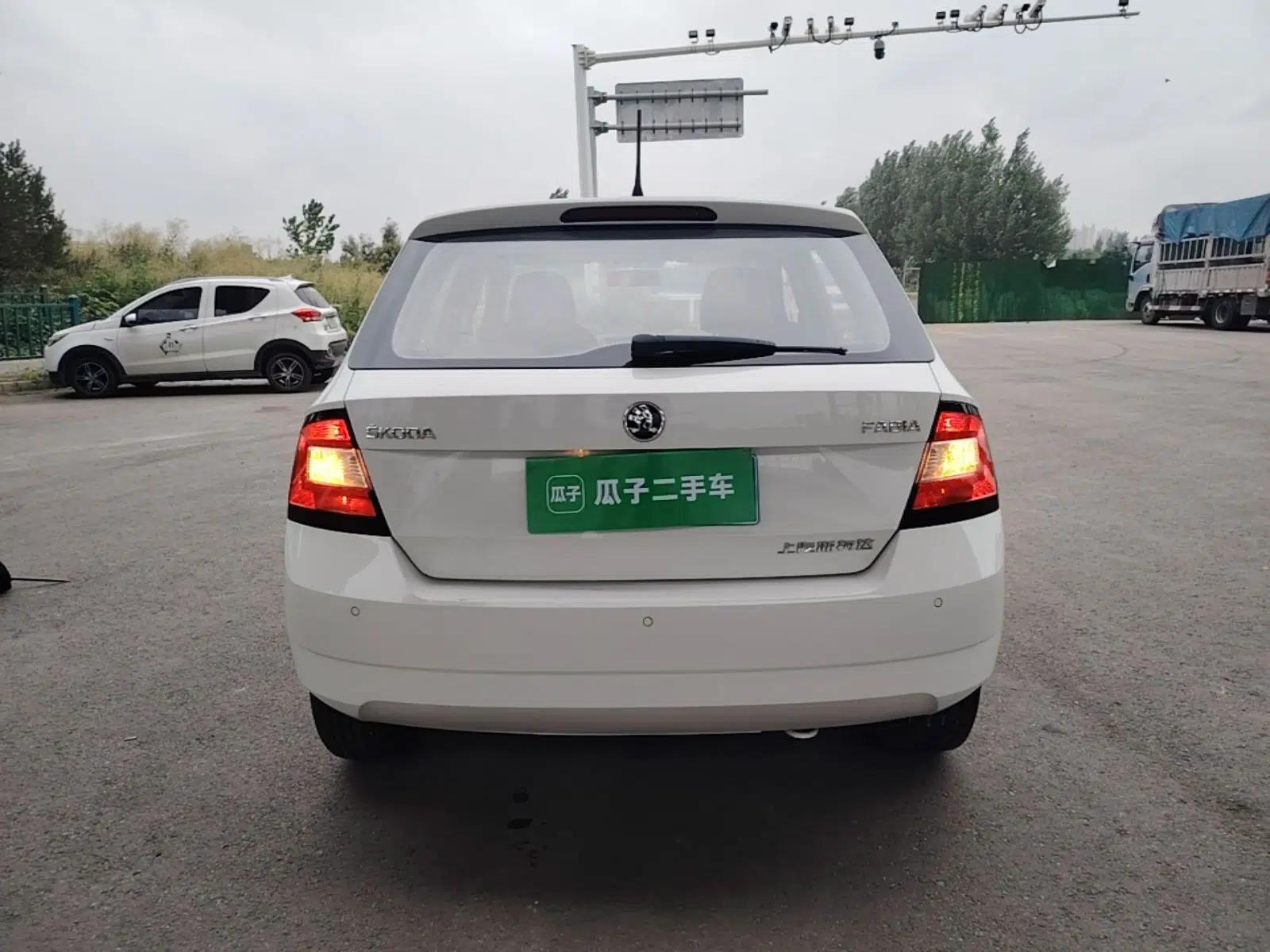 Skoda Fabia 2017 1.4L Automatic Car Enjoy Edition — миниатюра 5