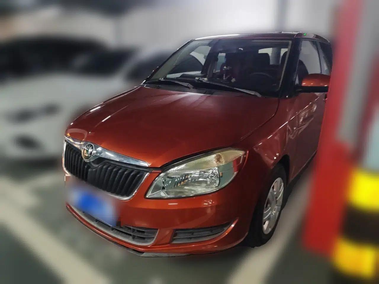 Skoda Fabia 2012 1.4L Automatic Crystal Edition — миниатюра 1