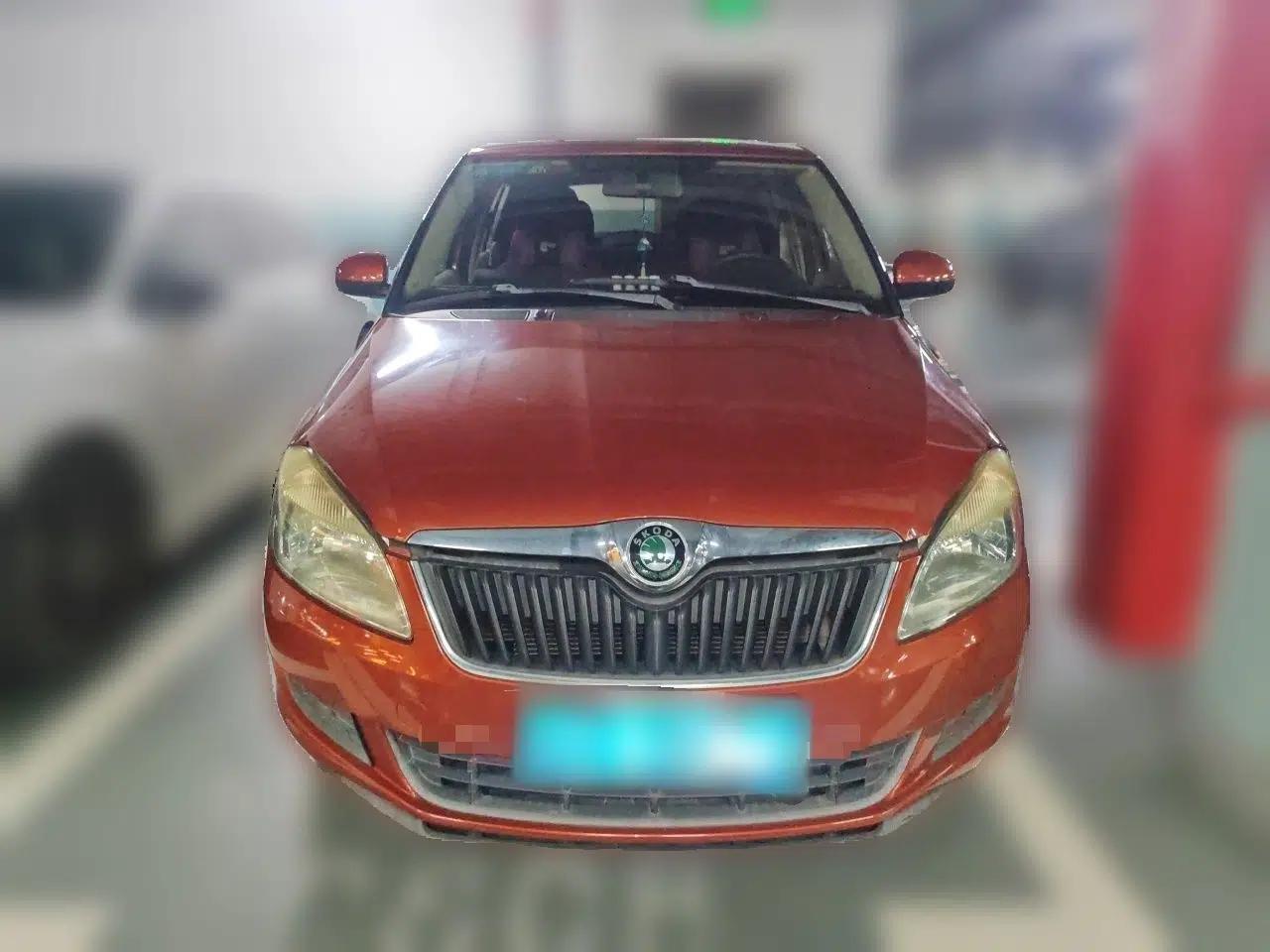 Skoda Fabia 2012 1.4L Automatic Crystal Edition — миниатюра 2