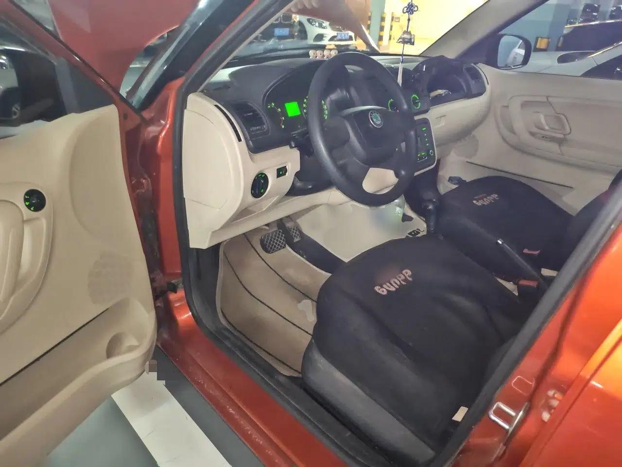Skoda Fabia 2012 1.4L Automatic Crystal Edition — миниатюра 16