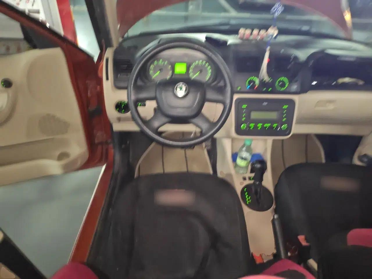 Skoda Fabia 2012 1.4L Automatic Crystal Edition — миниатюра 10
