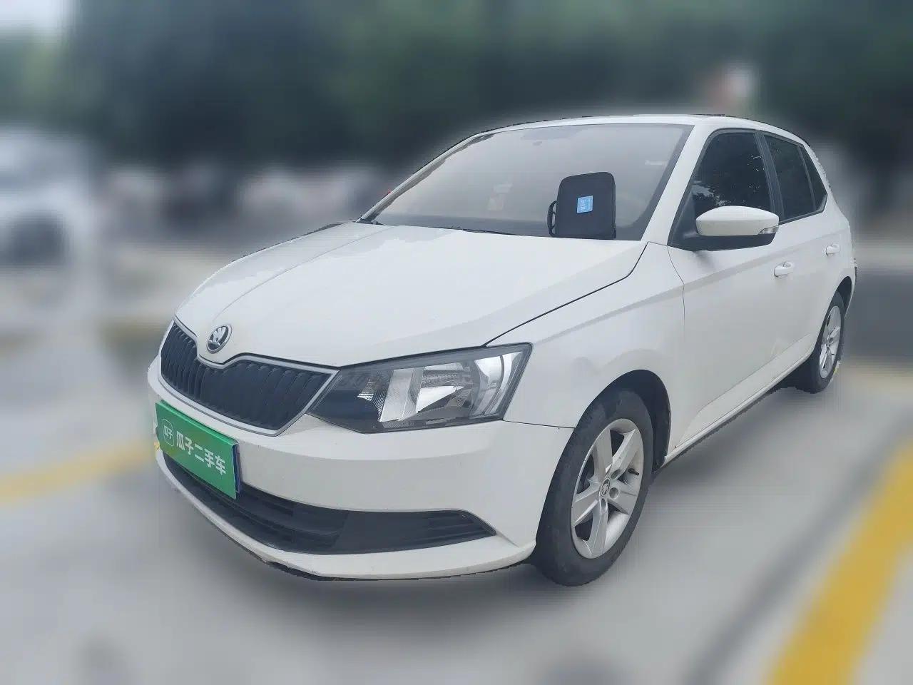 Skoda Fabia 2016 1.4L Automatic Car Enjoy Edition — миниатюра 1