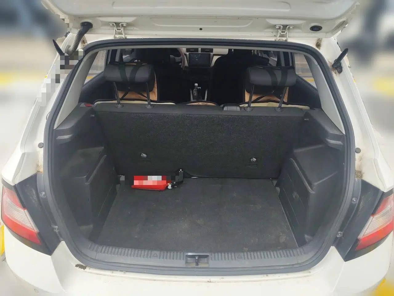Skoda Fabia 2016 1.4L Automatic Car Enjoy Edition — миниатюра 19