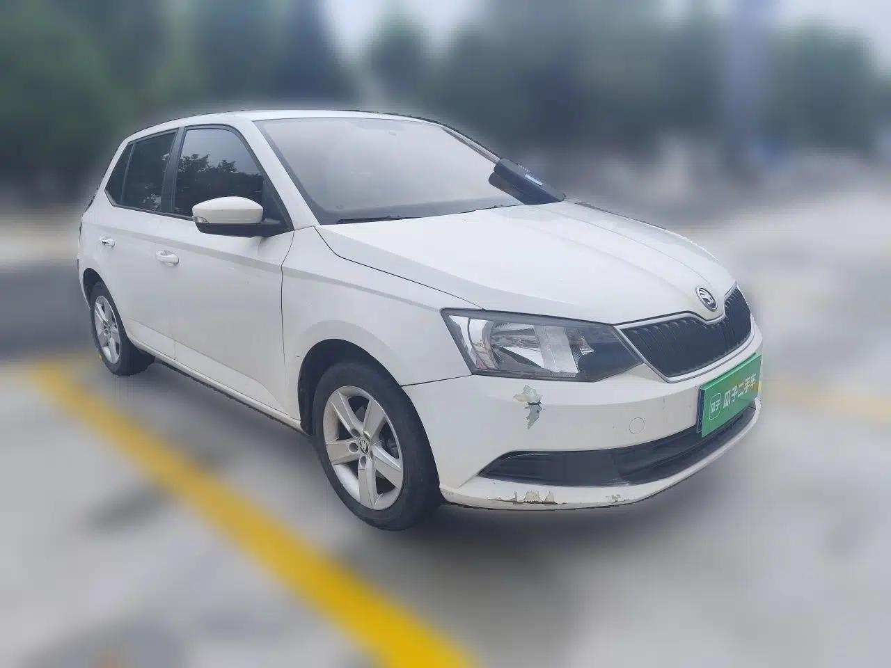 Skoda Fabia 2016 1.4L Automatic Car Enjoy Edition — миниатюра 3