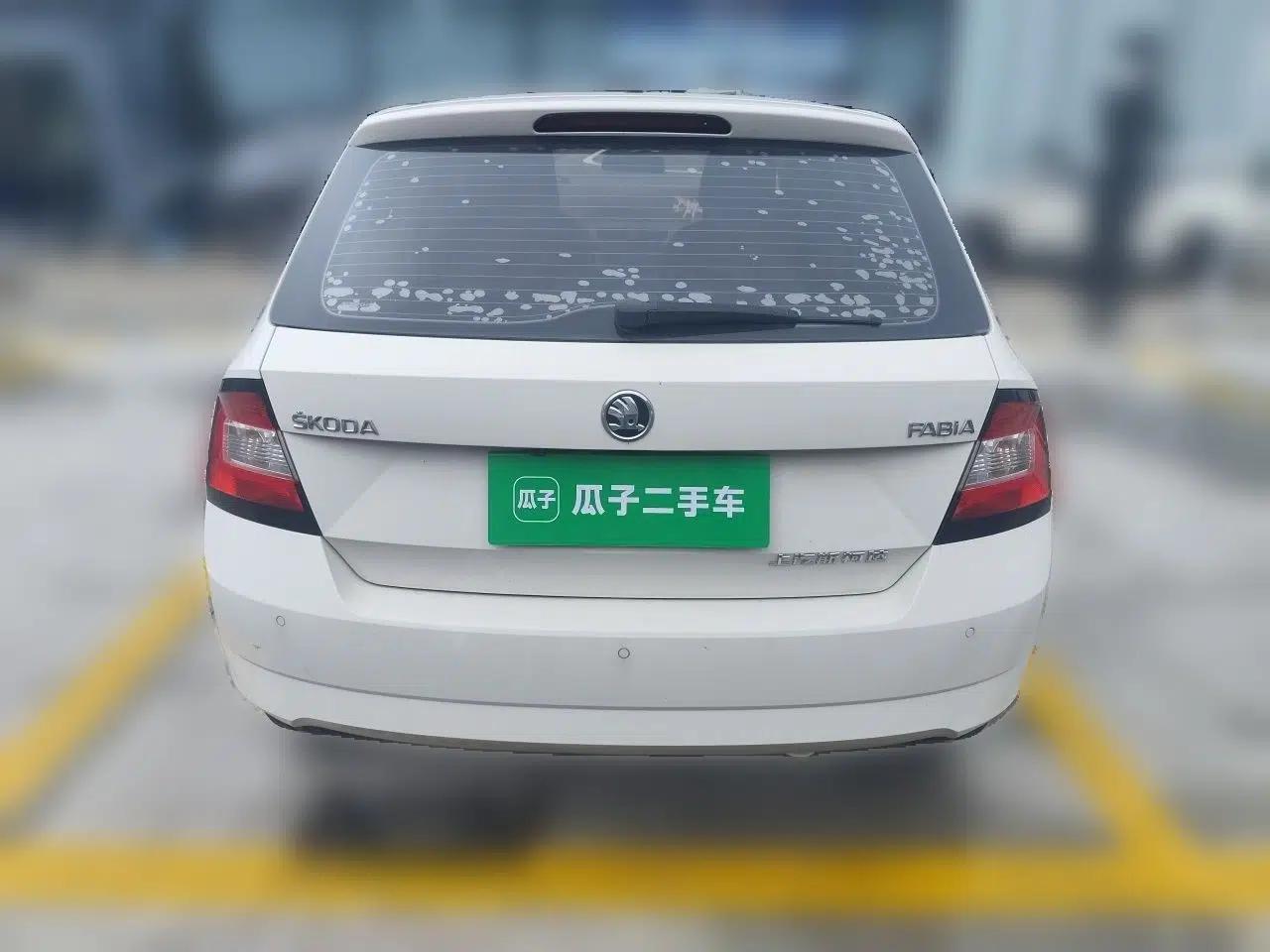 Skoda Fabia 2016 1.4L Automatic Car Enjoy Edition — миниатюра 5