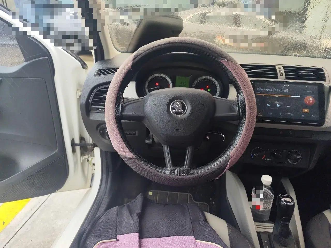 Skoda Fabia 2016 1.4L Automatic Car Enjoy Edition — миниатюра 10