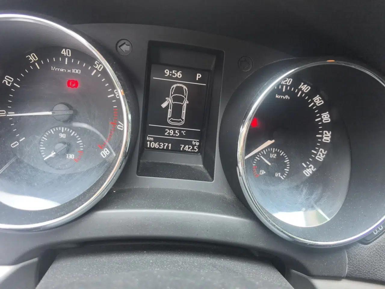 Skoda Yeti 2013 1.8T DSG Luxury Edition — миниатюра 12
