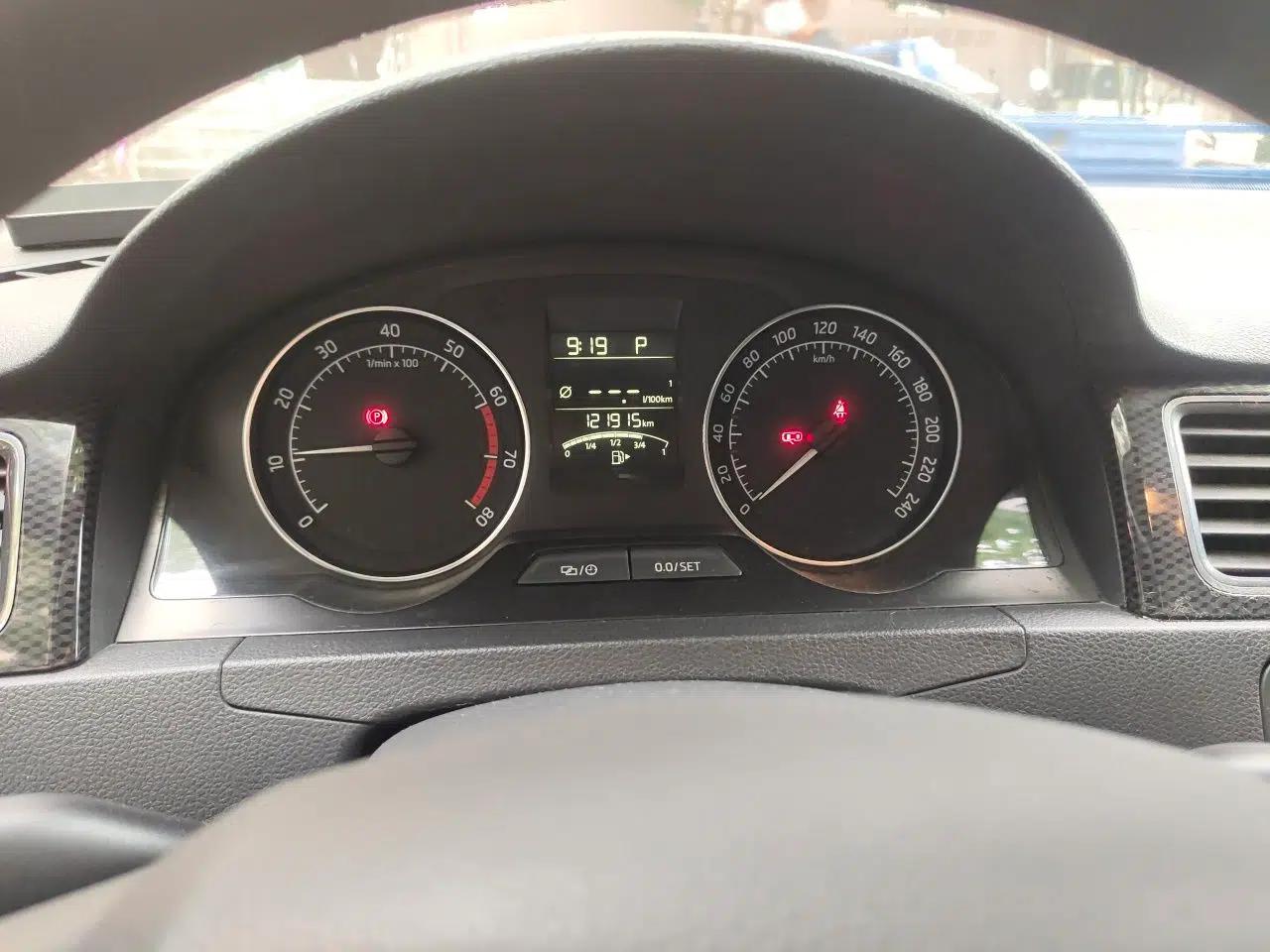 Skoda Rapid Spaceback 2016 Revised 1.6L Automatic Smart Drive Version — миниатюра 11