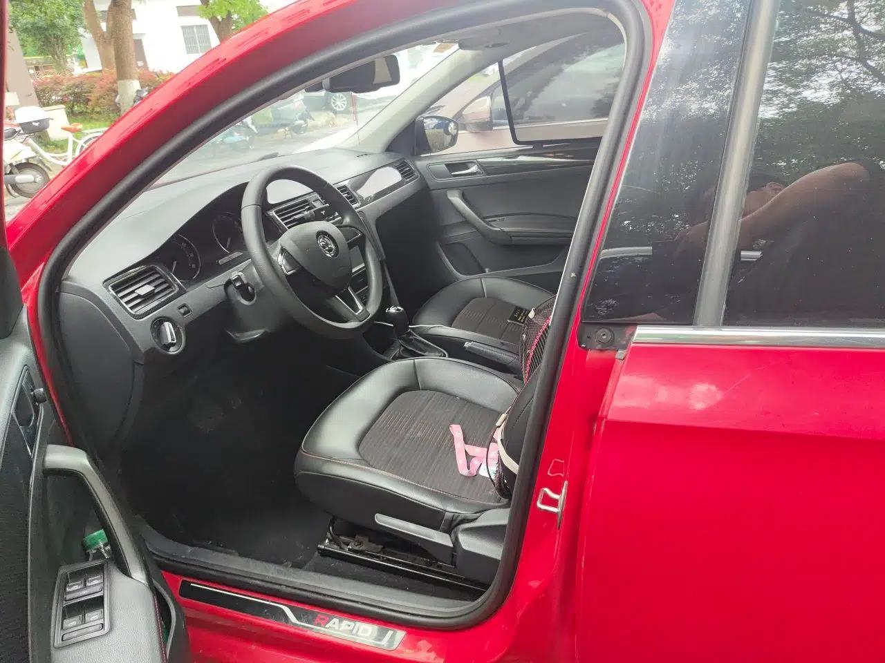 Skoda Rapid Spaceback 2016 Revised 1.6L Automatic Smart Drive Version — миниатюра 16
