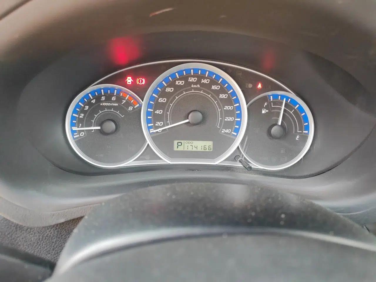 Subaru Forester 2012 2.5XS 15th Anniversary Deluxe Edition — миниатюра 12