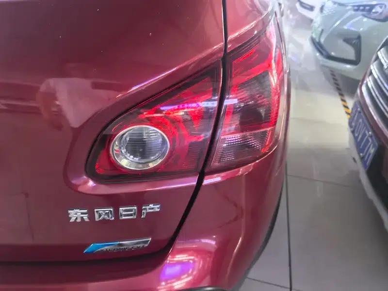 Nissan Qashqai 2012 2.0XV CVT 2WD — миниатюра 3