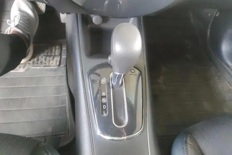 Tiida 2011 1.6L CVT Smart — миниатюра 15