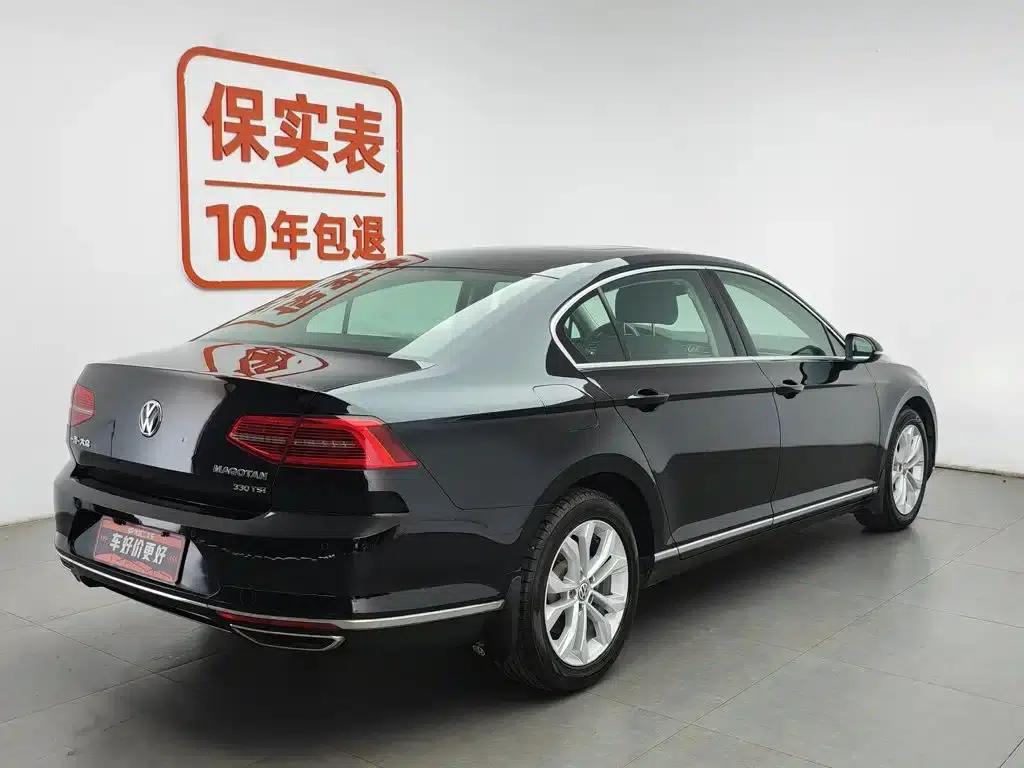 2017 Volkswagen Passat 330TSI DSG Luxury — миниатюра 2